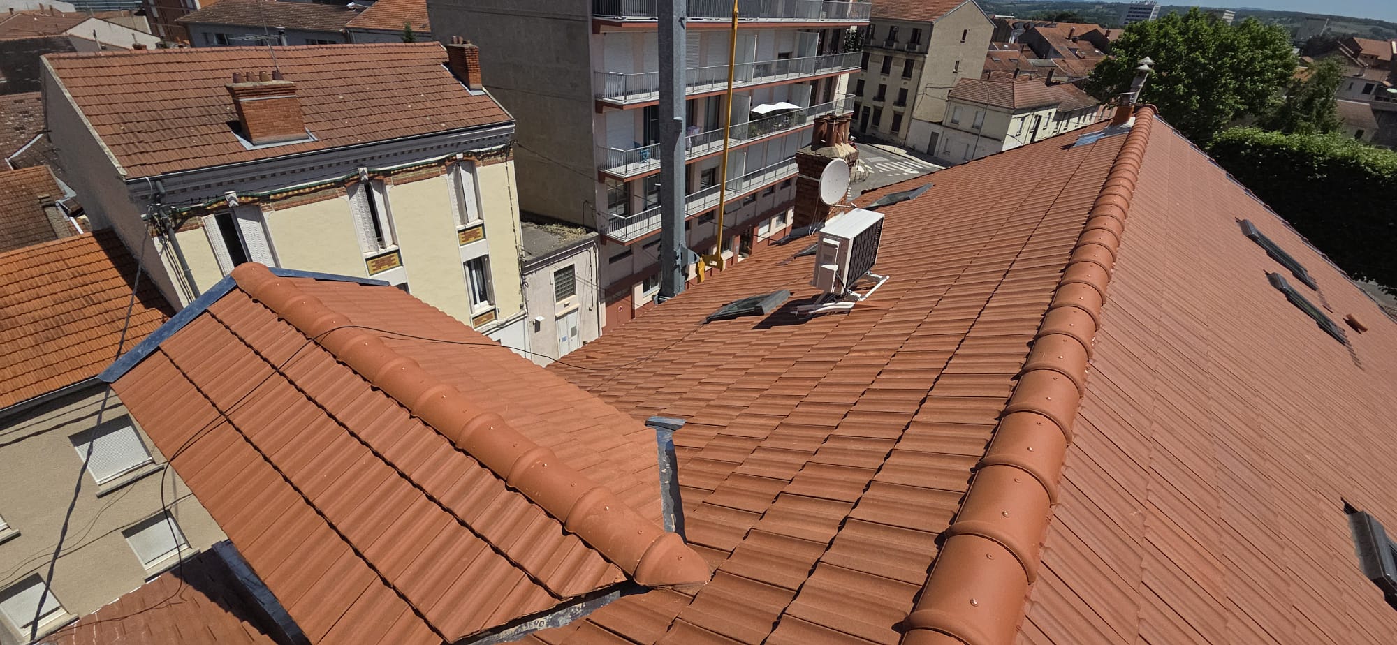 Toiture tuiles neuves — centre-ville de Roanne