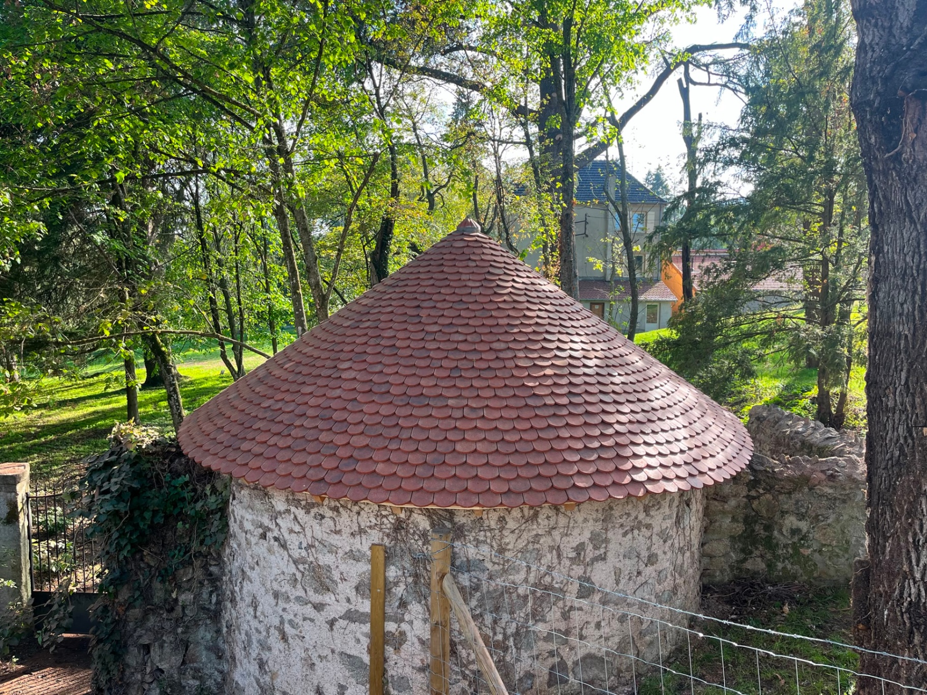 Tourelle tuiles écaille